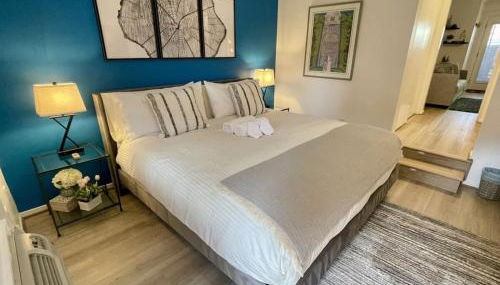 Four Reasons- Location Food Night Life Comfort - Foto 3