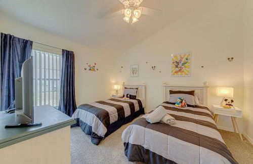 545 -Beautiful 4 Bed Home with Sparkling Pool and Games Room - Foto 40