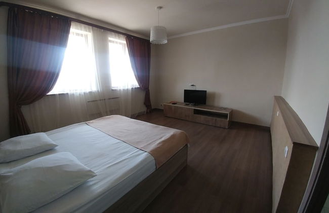 Cross Apartments and Tours - Photo 4