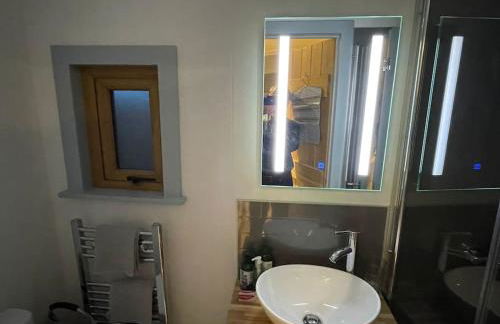 The Hut@Trefechan Wen - Coastal Coziness! - Photo 69