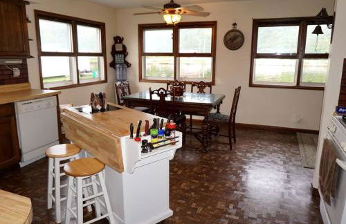 Spacious Family Cabin on Stunning Wixom Lake near Midland, Michigan - Foto 3