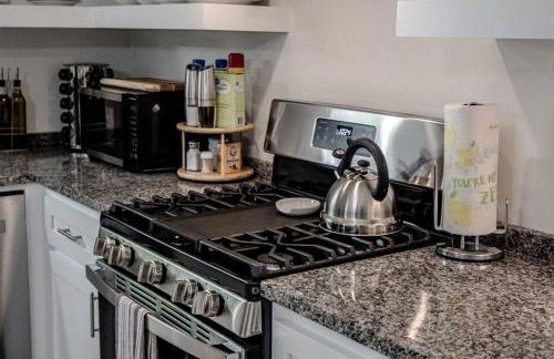 Vineyard Cottage-Pet Friendly & Walk to Oaklawn! - Foto 18