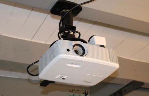 MAISON "Jungle House" 90 m2 BILLARD, RÉTROPROJECTEUR, BAR À JEUX , VINYLE, WIFI FIBRE, idéal PRO & FAMILLE à Montbrison - Foto 12