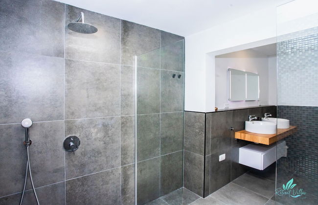 Gorgeous Newly Renovated 4-bedroom Villa! - Photo 12