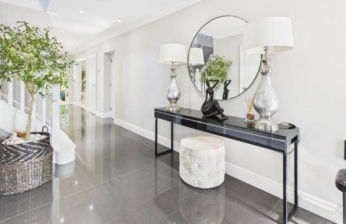 3 beds Luxury Family Home with Self-Check in & Direct Train to London - Foto 3