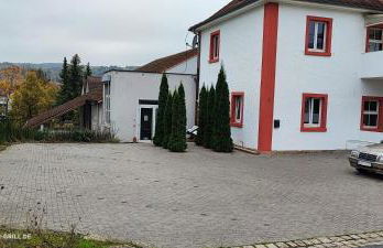 Große Monteurwohnung bei Würzburg bis 6 Personen mit eigenen gratis Parklätzen und Grill und WLAN 3x Schlafzimmer - nur Einzelbetten - Foto 21