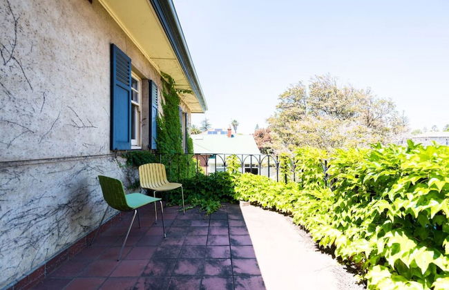 Beautiful 2 Story Manor Close to Beach and all - Foto 26