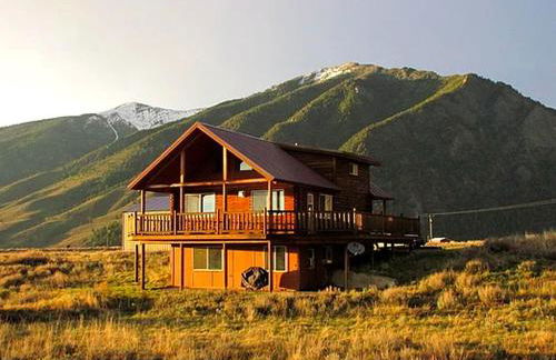 Magnificent Log Cabin with Mountain Views near Yellowstone National Park, Montana - Foto 1