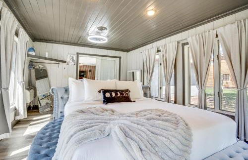 9 Mi to Shore Home with Hot Tub in Howards Grove! - Foto 16