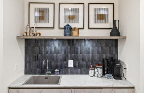 Designer 3-Bedroom Home with King Bed, Family-Friendly, Columbia Heights - Foto 25