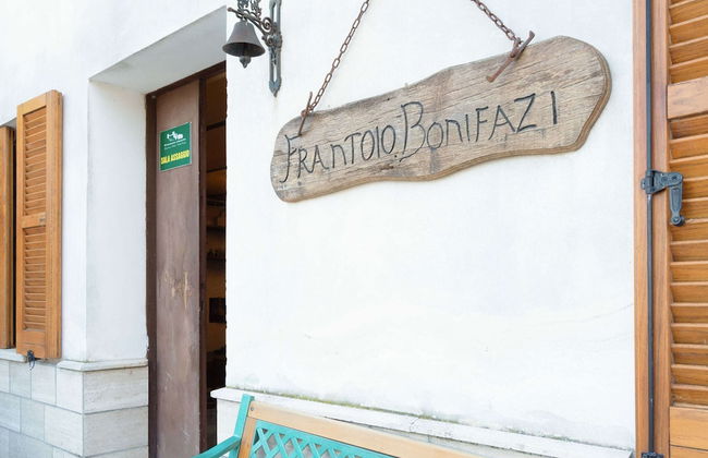 Sun-kissed Holiday Home With Swimming Pool - Photo 17