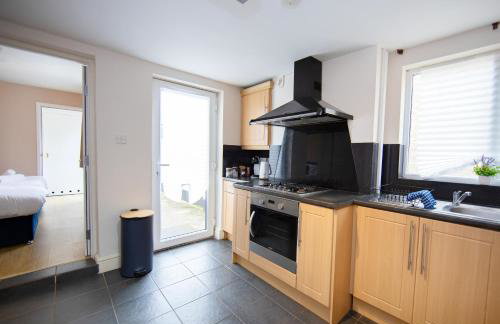 Stylish central location 3 bedroom house - Photo 19