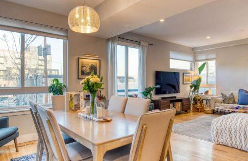 Walk to Empower Field Townhome with Hot Tub! - Foto 12