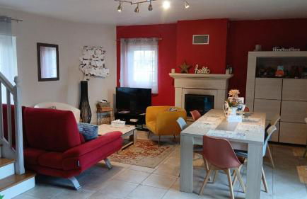 Le So Sweet, maison avec jardin clos, terrasse aménagé, jeux et jouets, baby foot, flipper, table de ping pong, à 1km de la plage d' Omaha beach et près Port en Bessin - Foto 3