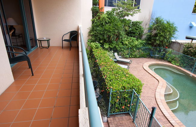 Mid City Luxury Suites - Photo 18