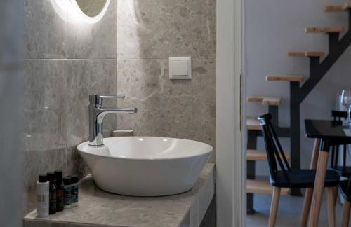 A V Luxury Apartments with Private Pools - Photo 17