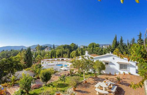 Private Heated Pool, Jacuzzi & 1225m2 garden in Villa Cipreses - Photo 30