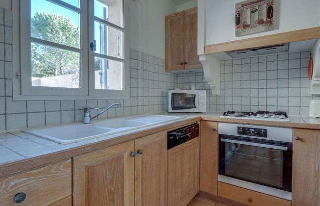 Terraced House in Domaine de Saint-endreol With Golf, SPA and Communal Pool - Photo 16