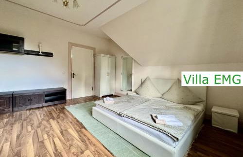 Luxus Ferienhaus Villa EMG Dortmund in Ennepetal, nah Düsseldorf, Köln mit Tennis Court, Garten, Kamin für Familien Gruppen bis 20 Personen - Foto 42