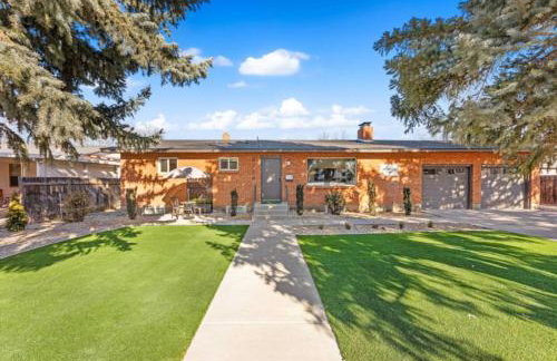 The Aspen is a mid-century modern upstairs unit. - Foto 31