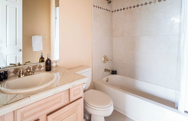 Sleeps 19, 7bdr Estate! Sports Court, Putting Green, Pool Farrier by Avantstay - Foto 36