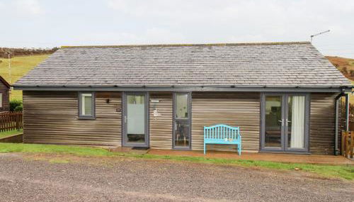 Beside the Sea - Photo 1