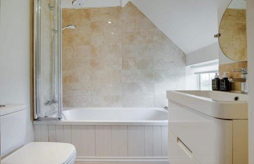 Hiron's Piece and Honeysuckle Cottage - with Hot Tub - Photo 55