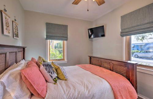 Yard and Hot Tub Historic Lake Worth Cottage! - Photo 21