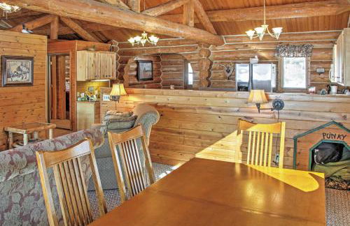 Wonderful Home on Sand Lake with Expansive Porch! - Foto 22
