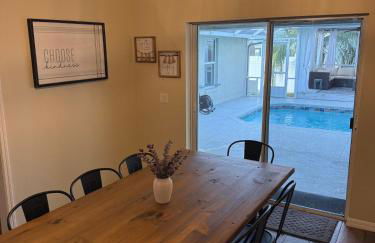 The Poolside Escape - Foto 43