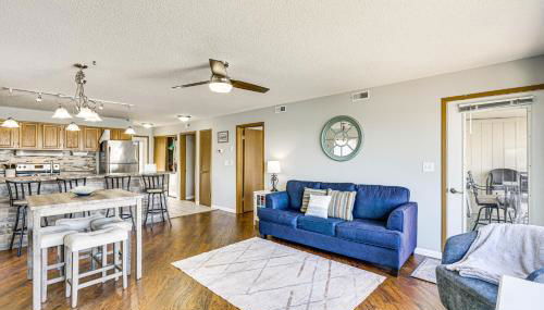 Lakefront Osage Beach Condo with Balcony and Pool - Foto 5