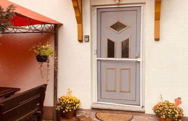 Pension auf dem Pferdehof Gut Greppin - mit WLAN, Sitzecke, Garten & kostenlosem Parken - Foto 1