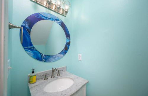 Modern 3-BR Townhome w Private Backyard Near RTP - Foto 8