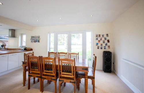 Grand 5BR Home in Market Harborough with Parking - Foto 26