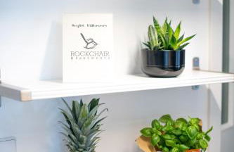 KAISER 02 by ROCKCHAIR Apartments l SUPERHOST Status l 3 Bedrooms Boxspringbeds 2 Bathrooms l Cozy Family & Business Flair 155 sqm 3 Balcony 2nd Floor Elevator up to 10 guests welcomes you! - Foto 38