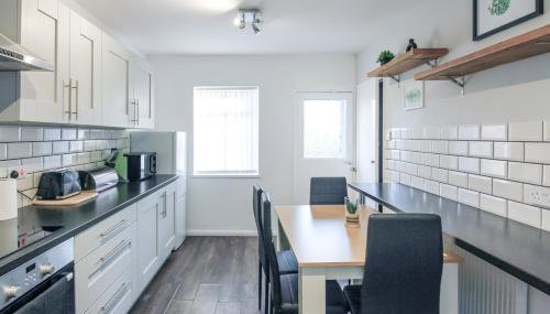 Modern 2BR Home in SK14, WIFI, Parking, Sleeps 5 - Foto 5