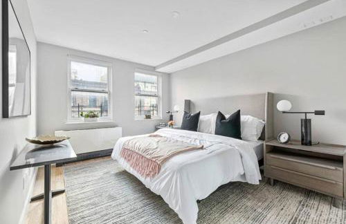 3BR Penthouse Suite with Massive Private Rooftop - Photo 10