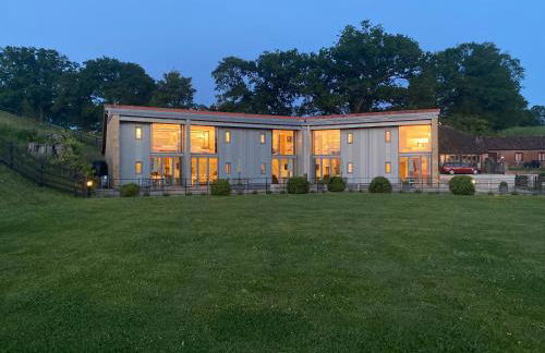 The Farmyard Adults Only - Foto 35