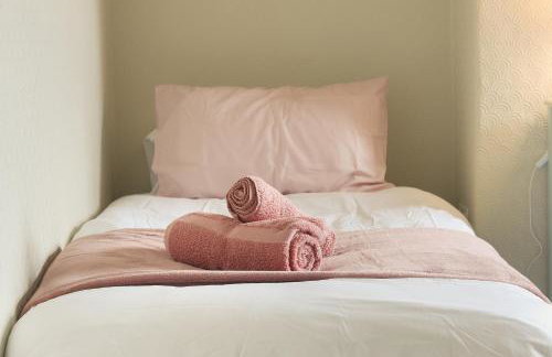 Home from Home 4 Bed - Ideal for Workers & Great for Groups, FREE Parking, Spacious, Pet Friendly Netflix - Foto 28