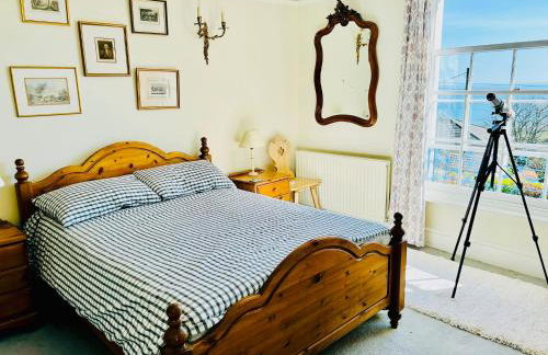 Amazing Large House, Lovely Newly Fitted Kitchen, Sleeps 8 , Nice Views and Garden, Plus a Beach Hut that is Located on Lyme Regis Beach - Photo 28