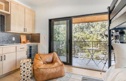 6BDR Luxe Pool Retreat • City Views Ping Pong Foosball Guest House Henley - Foto 15