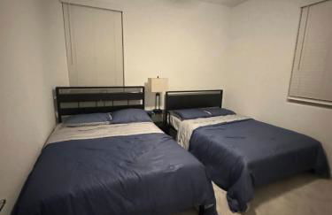 Modern Desert Home-Great for families & groups, near golf, hiking, and city fun, Private in-law suite with own entrance also available separately - Foto 38