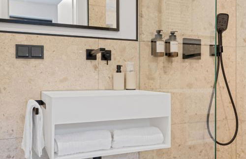 1-2 Personen - Parkplatz - Fahrradgarage - Zentrum - Küche - Klima - Foto 16