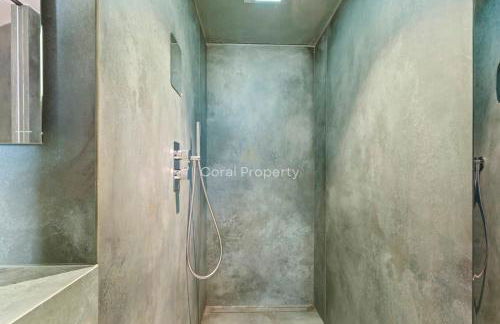 Luxury Seafront Apartment - Beach Access - Parking & WiFi - by Coral Property - Foto 37