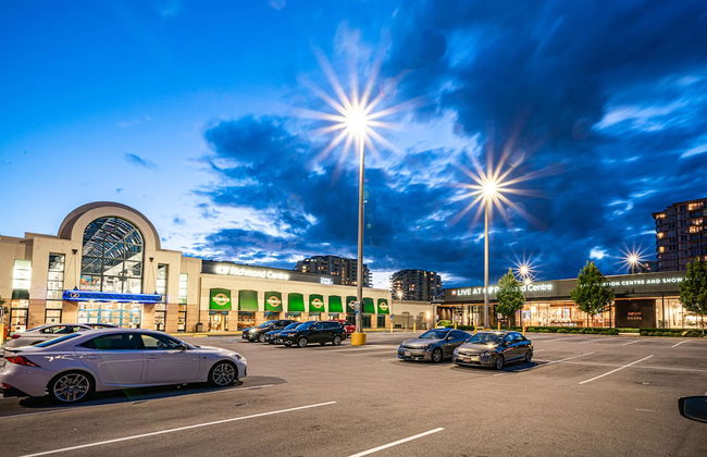 Charming Oasis Close to Airport & Downtown - Photo 45