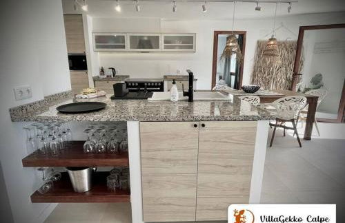 Off-grid Luxury Villa with Tikibar by the pool. - Photo 35