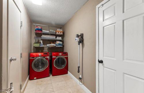 Spacious Retreat W Private Pool & Plenty of Space - Foto 39