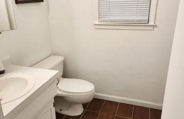 Theater, heated pool and hot tub near HPU and Furniture Market - Foto 11