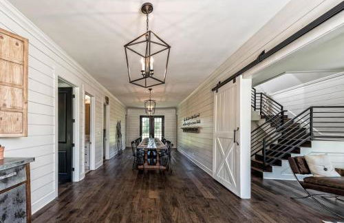 FIXER UPPER’s Original BARNDOMINIUM!! Sits on Private 16 wooded acres & lake - Foto 12