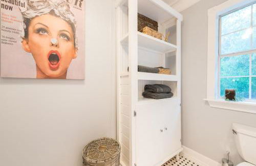 Remodeled Historic Lakefront Gem Overlooking Lake Travis and Jones Brothers Park *Great for Families and Groups* - Foto 44